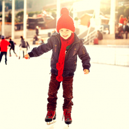 Alquiler de pista de hielo y los 7 beneficios del patinaje infantil