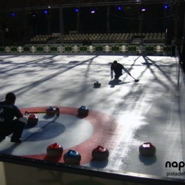 (Español) Practicar Curling en una de las mejores pistas de hielo en España